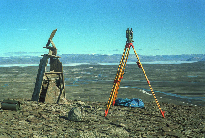 Special Cairn, Hall Ld.